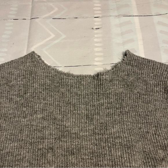 Gray Ribbed 3/4 to Long Sleeve Sweater, Size Small - Picture 5 of 8